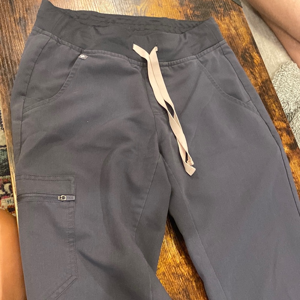 XS/Petite Charcoal figs scrub joggers